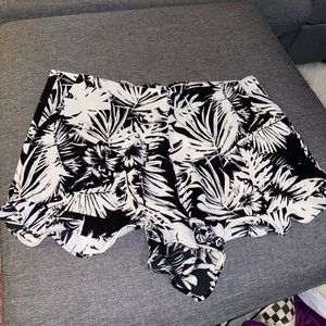 Forever 21 frilly shorts